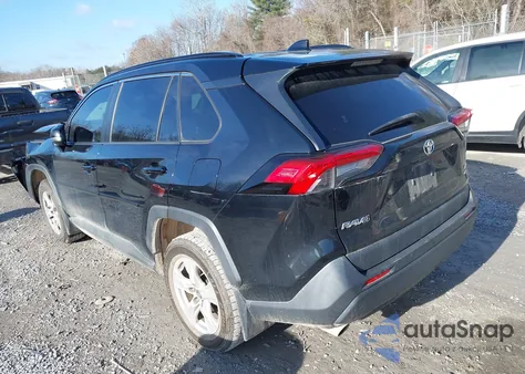 2019 Toyota Rav4 Xle z USA, uszkodzony, nr VIN JTMP1RFV5KD007055